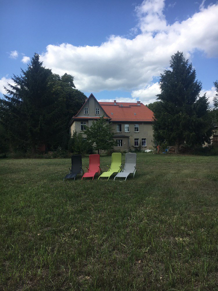 Wege ins Grüne, viele Schuhe, geistige Inspirationen und mediterrane Kost