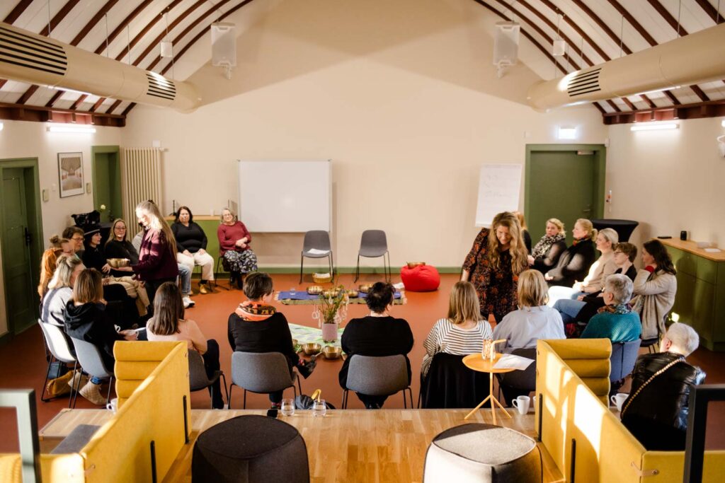 Workshop Selbstfürsorge für Frauen mit Selma Reese und Ramona Bannert im Kreativwerk Hennigsdorf. Foto: Steffi Rose